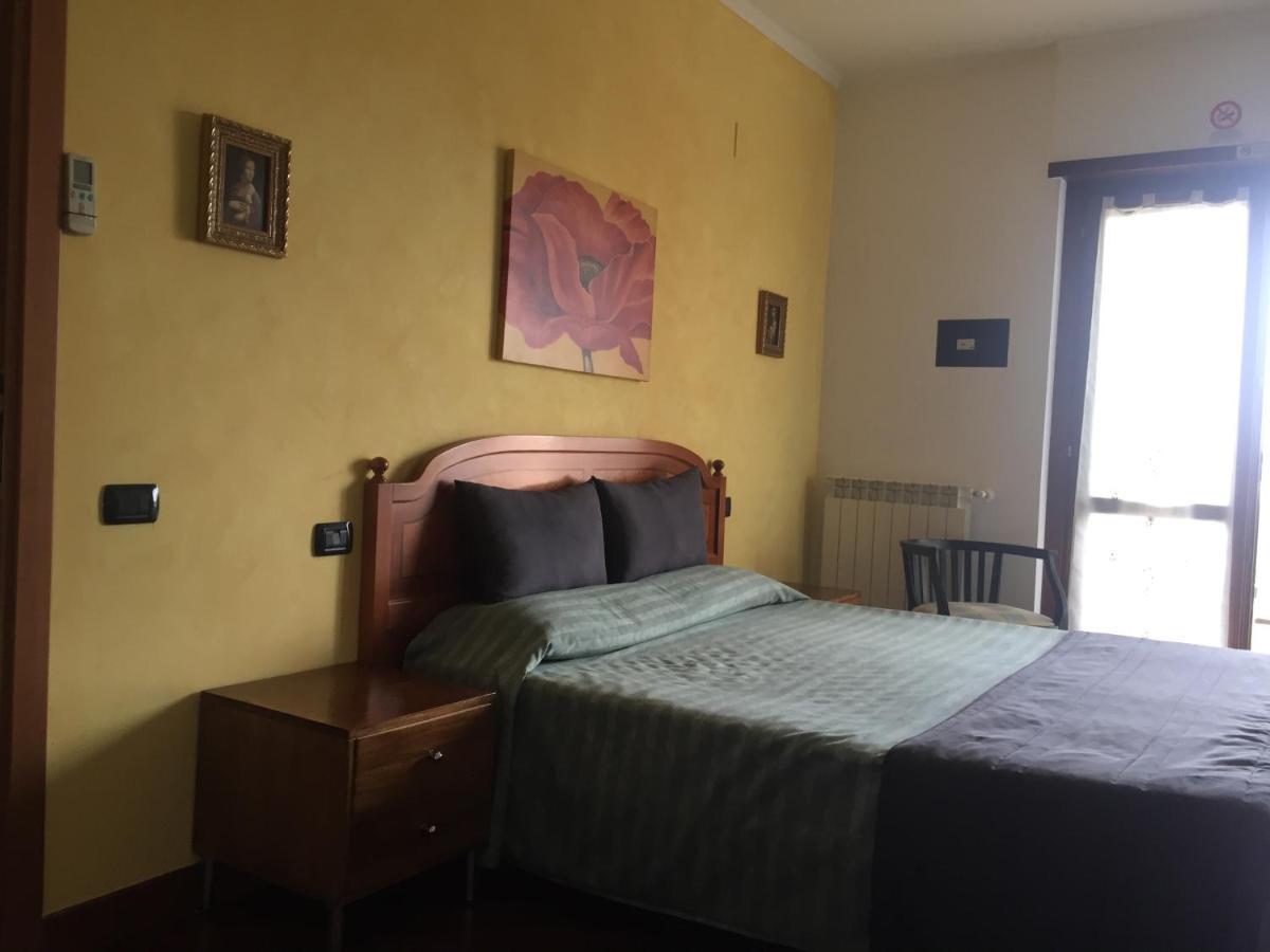 Bb Nuova Fiera Di Roma Bed & Breakfast ฟิวมิชีโน ภายนอก รูปภาพ
